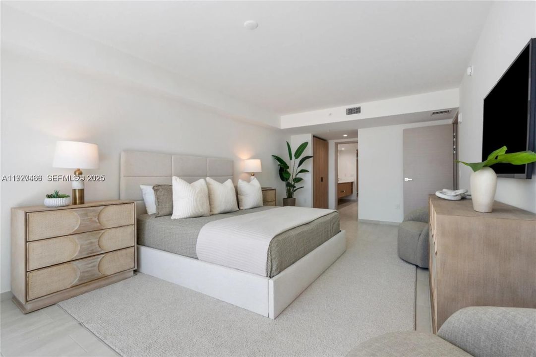 В аренду: $8,000 (2 спален, 2 ванн, 1400 Квадратных фут)