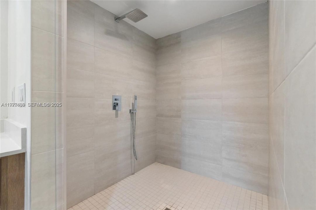 В аренду: $8,000 (2 спален, 2 ванн, 1400 Квадратных фут)