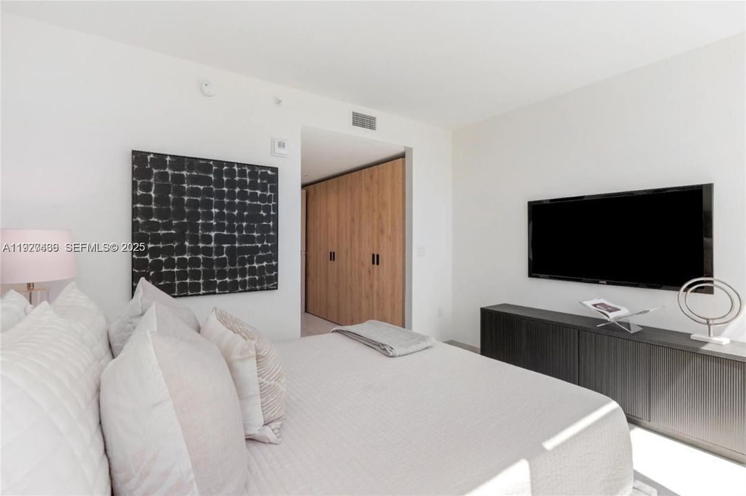 В аренду: $8,000 (2 спален, 2 ванн, 1400 Квадратных фут)