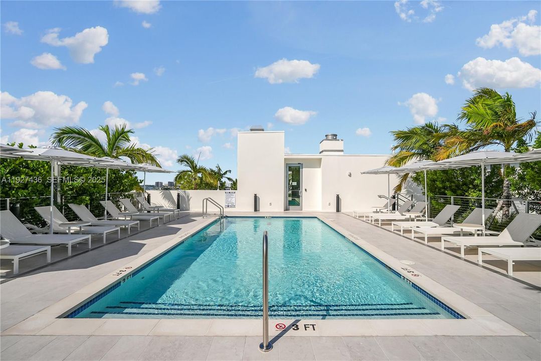 В аренду: $8,000 (2 спален, 2 ванн, 1400 Квадратных фут)