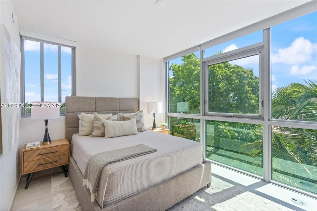 В аренду: $8,000 (2 спален, 2 ванн, 1400 Квадратных фут)