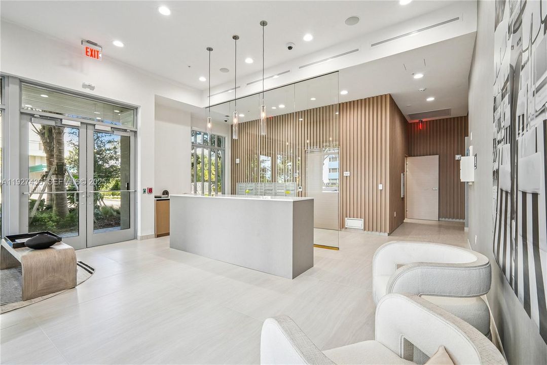 В аренду: $8,000 (2 спален, 2 ванн, 1400 Квадратных фут)