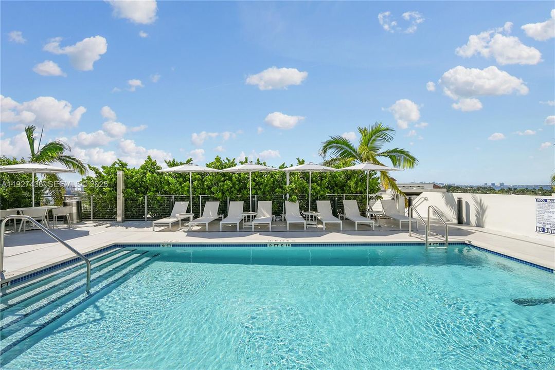 В аренду: $8,000 (2 спален, 2 ванн, 1400 Квадратных фут)