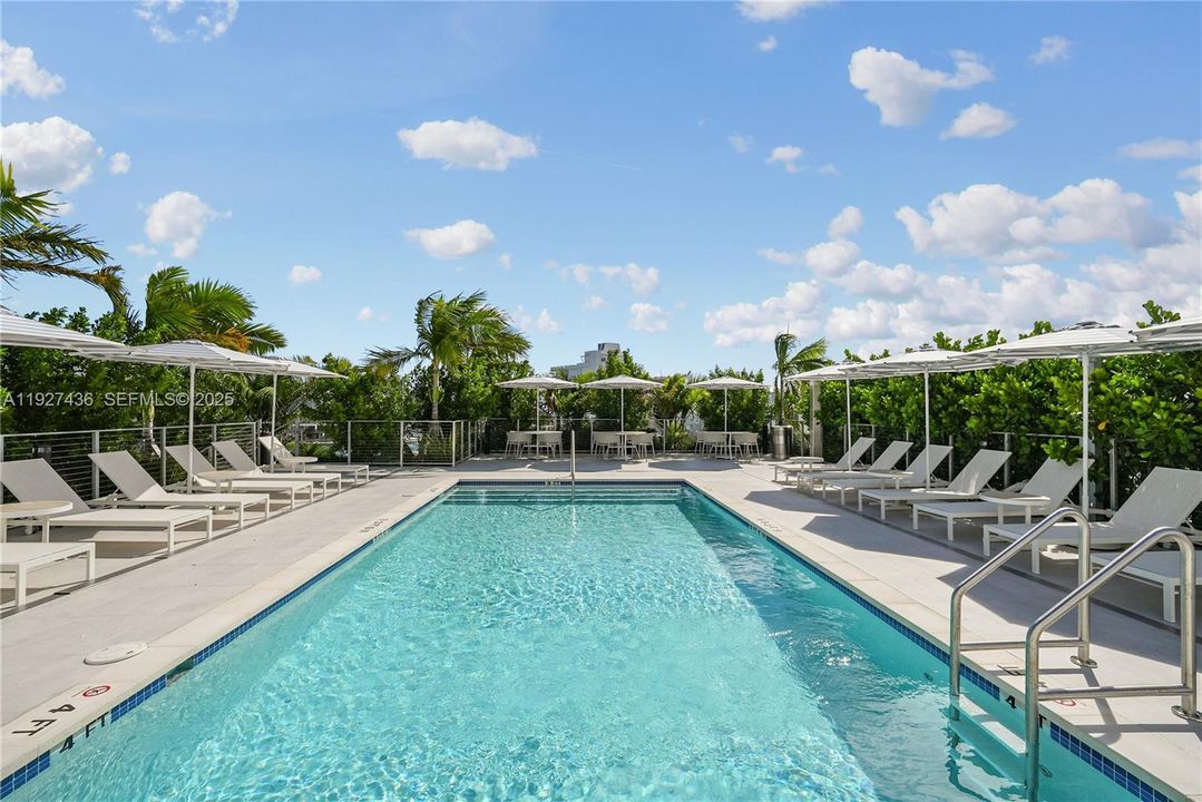 В аренду: $8,000 (2 спален, 2 ванн, 1400 Квадратных фут)