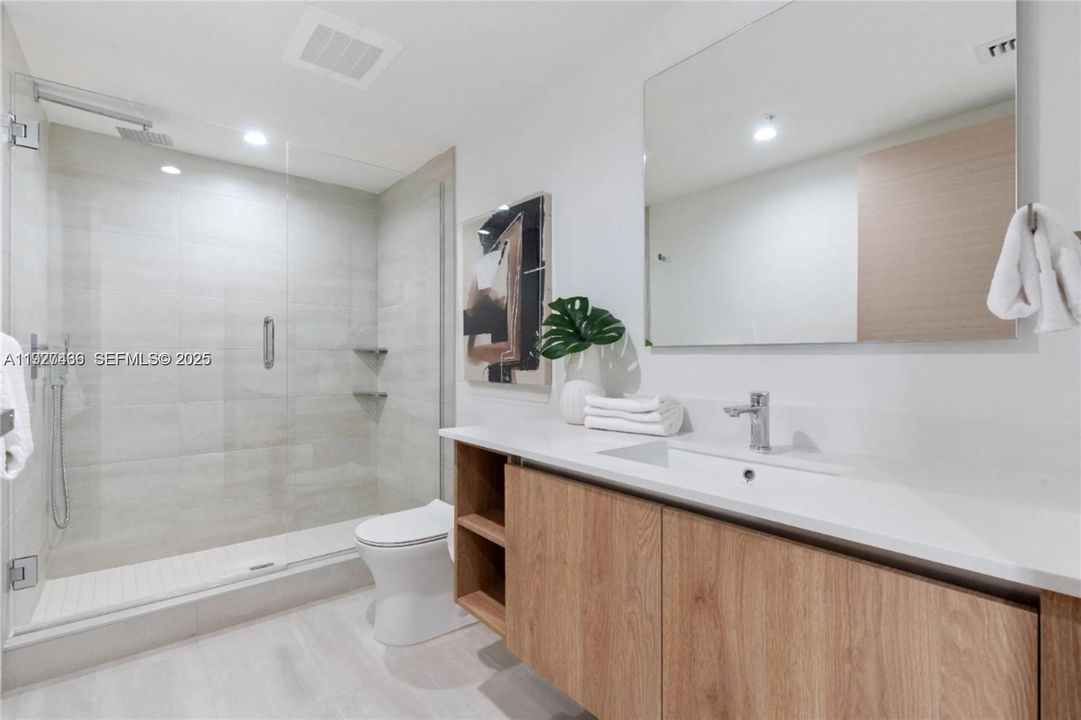 В аренду: $8,000 (2 спален, 2 ванн, 1400 Квадратных фут)