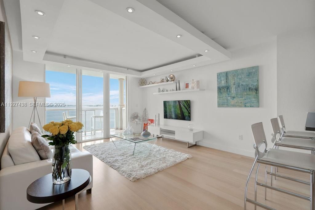 待售: $435,000 (1 贝兹, 1 浴室, 755 平方英尺)