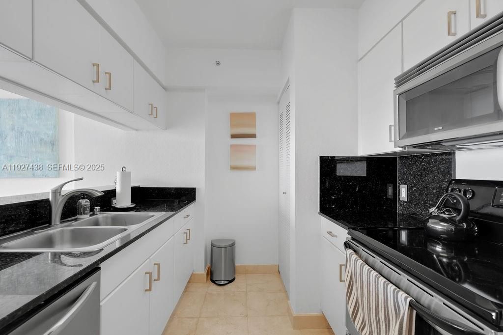 待售: $435,000 (1 贝兹, 1 浴室, 755 平方英尺)