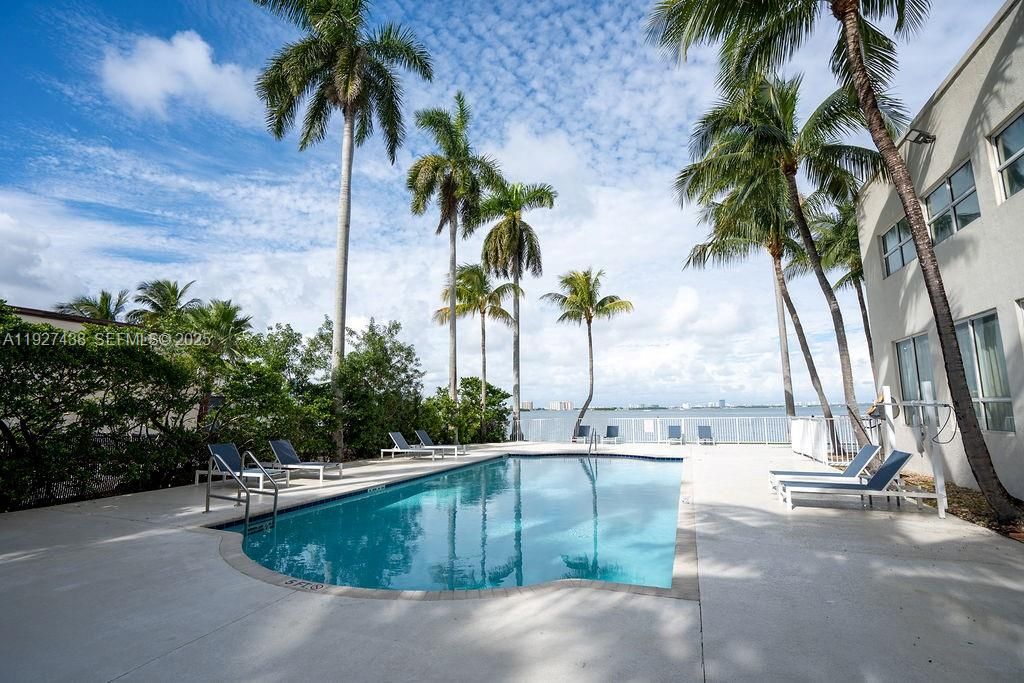 待售: $435,000 (1 贝兹, 1 浴室, 755 平方英尺)