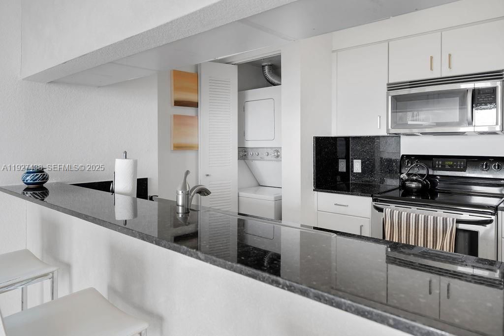 待售: $435,000 (1 贝兹, 1 浴室, 755 平方英尺)