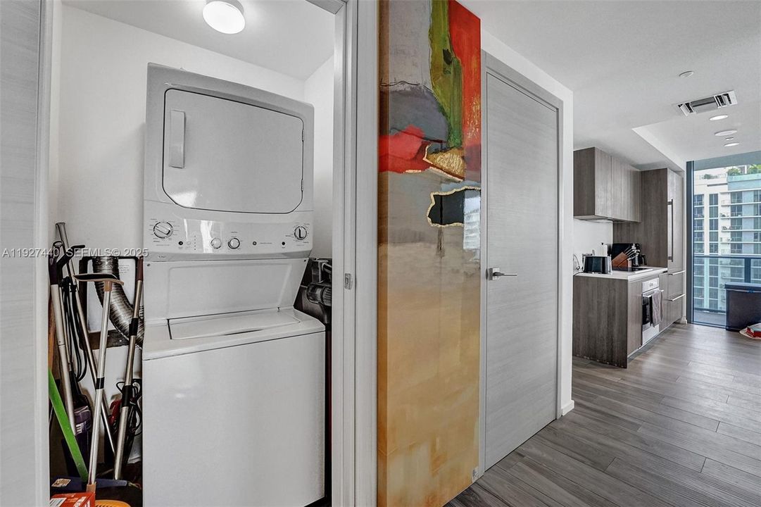 出租: $8,500 (3 贝兹, 3 浴室, 1450 平方英尺)