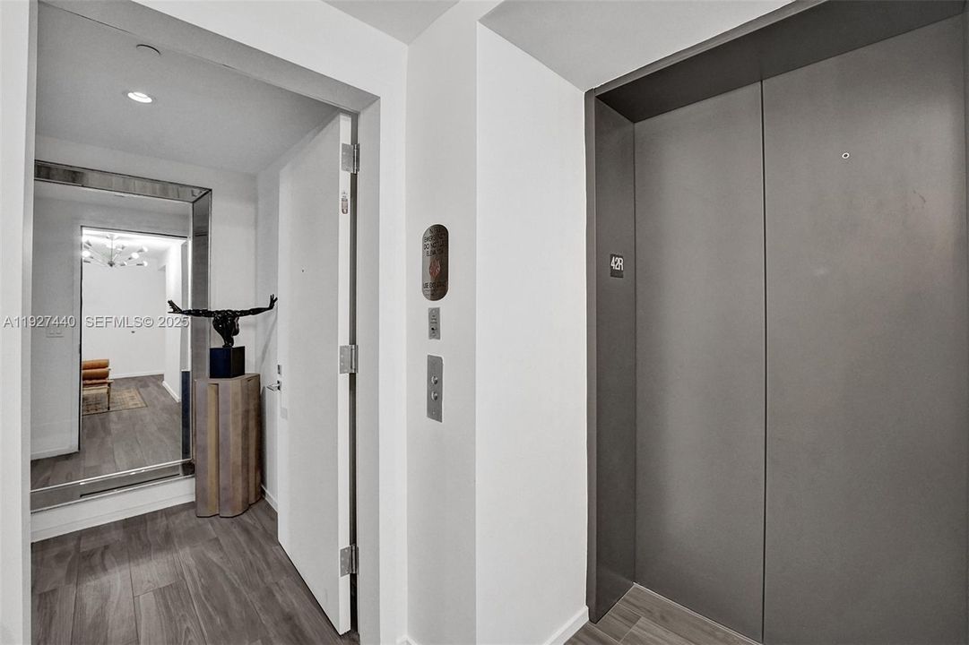 出租: $8,500 (3 贝兹, 3 浴室, 1450 平方英尺)