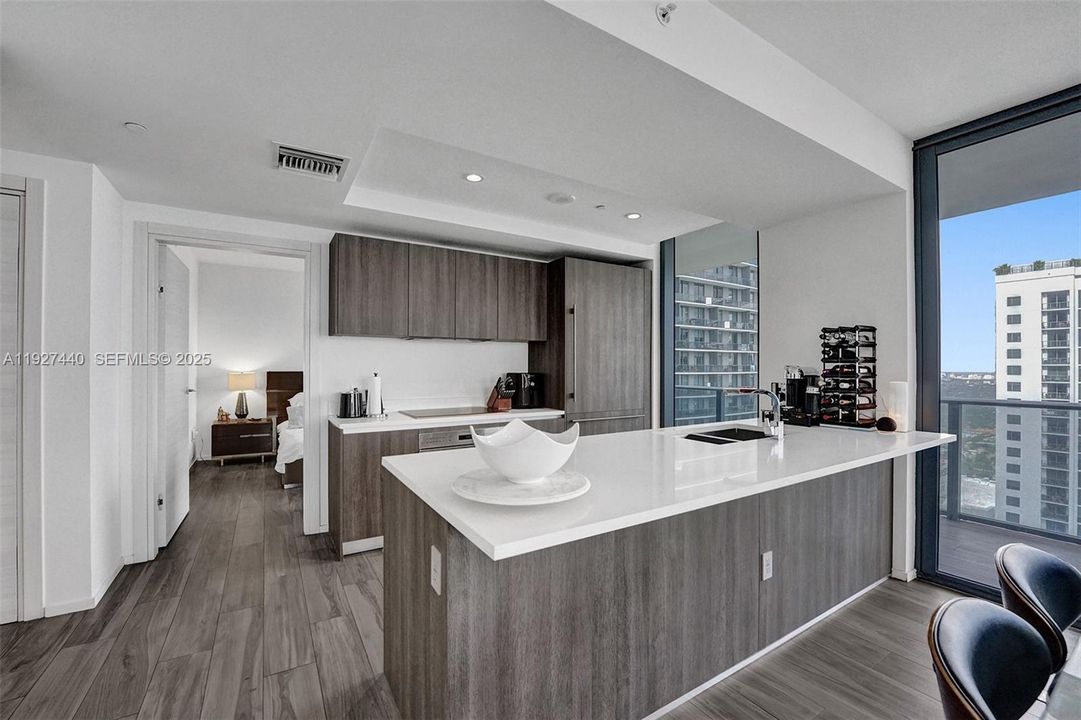 出租: $8,500 (3 贝兹, 3 浴室, 1450 平方英尺)