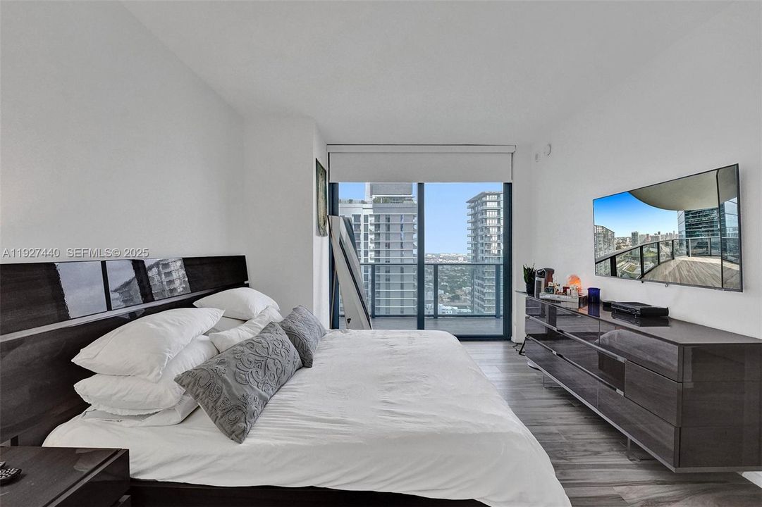 出租: $8,500 (3 贝兹, 3 浴室, 1450 平方英尺)