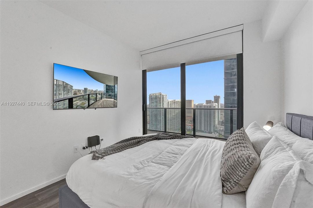 出租: $8,500 (3 贝兹, 3 浴室, 1450 平方英尺)