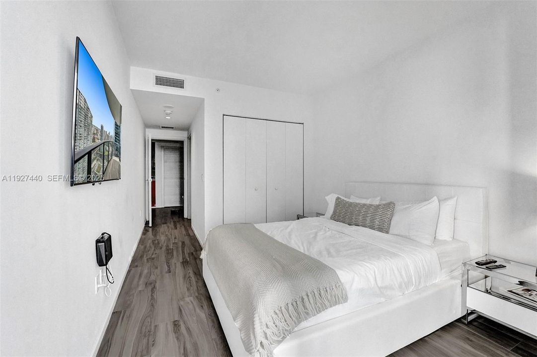 出租: $8,500 (3 贝兹, 3 浴室, 1450 平方英尺)