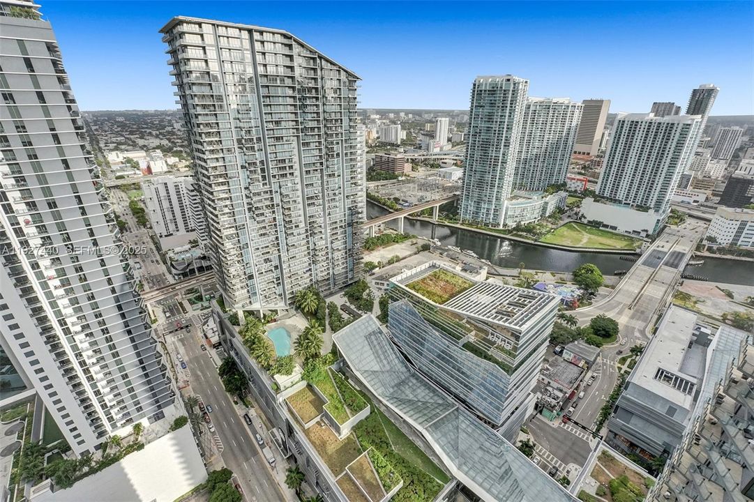 出租: $8,500 (3 贝兹, 3 浴室, 1450 平方英尺)