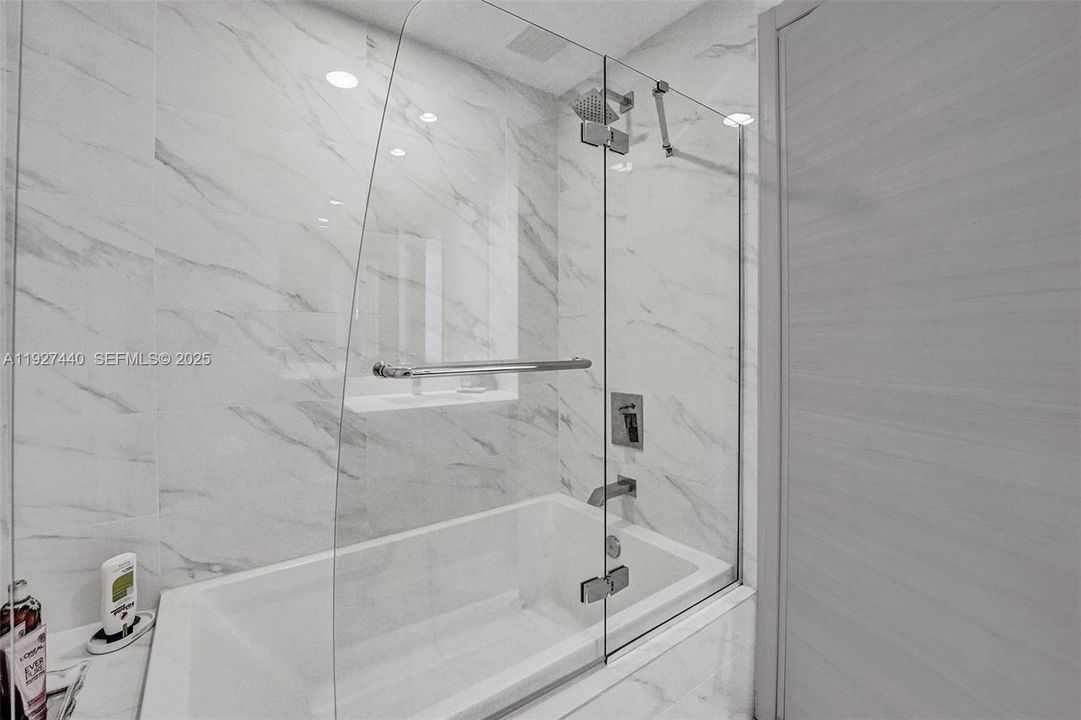 出租: $8,500 (3 贝兹, 3 浴室, 1450 平方英尺)