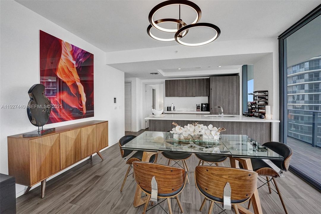 出租: $8,500 (3 贝兹, 3 浴室, 1450 平方英尺)