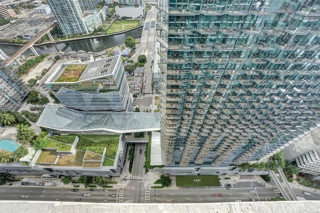 出租: $8,500 (3 贝兹, 3 浴室, 1450 平方英尺)