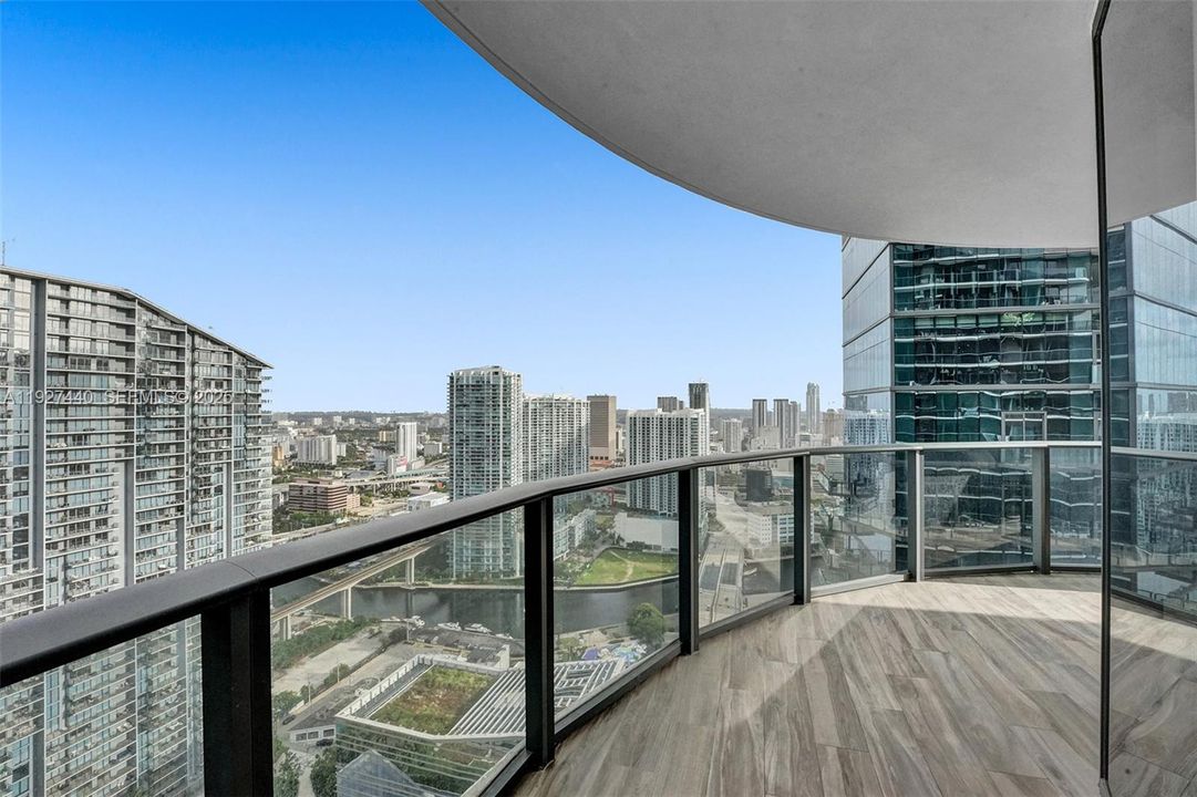 出租: $8,500 (3 贝兹, 3 浴室, 1450 平方英尺)