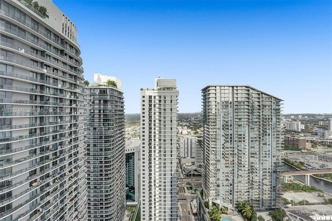 出租: $8,500 (3 贝兹, 3 浴室, 1450 平方英尺)