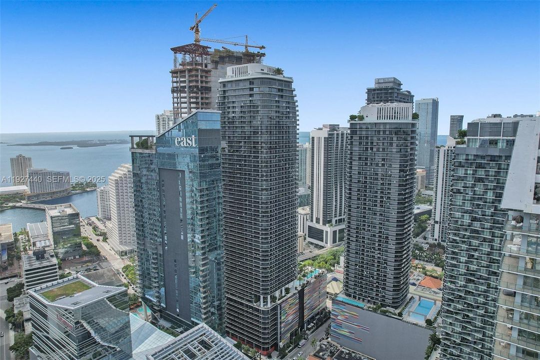 出租: $8,500 (3 贝兹, 3 浴室, 1450 平方英尺)