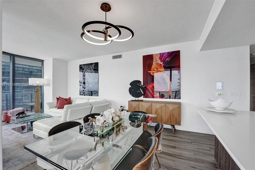 出租: $8,500 (3 贝兹, 3 浴室, 1450 平方英尺)