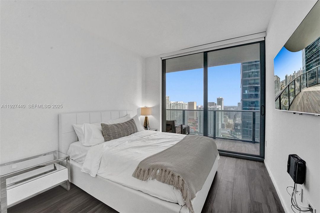 出租: $8,500 (3 贝兹, 3 浴室, 1450 平方英尺)