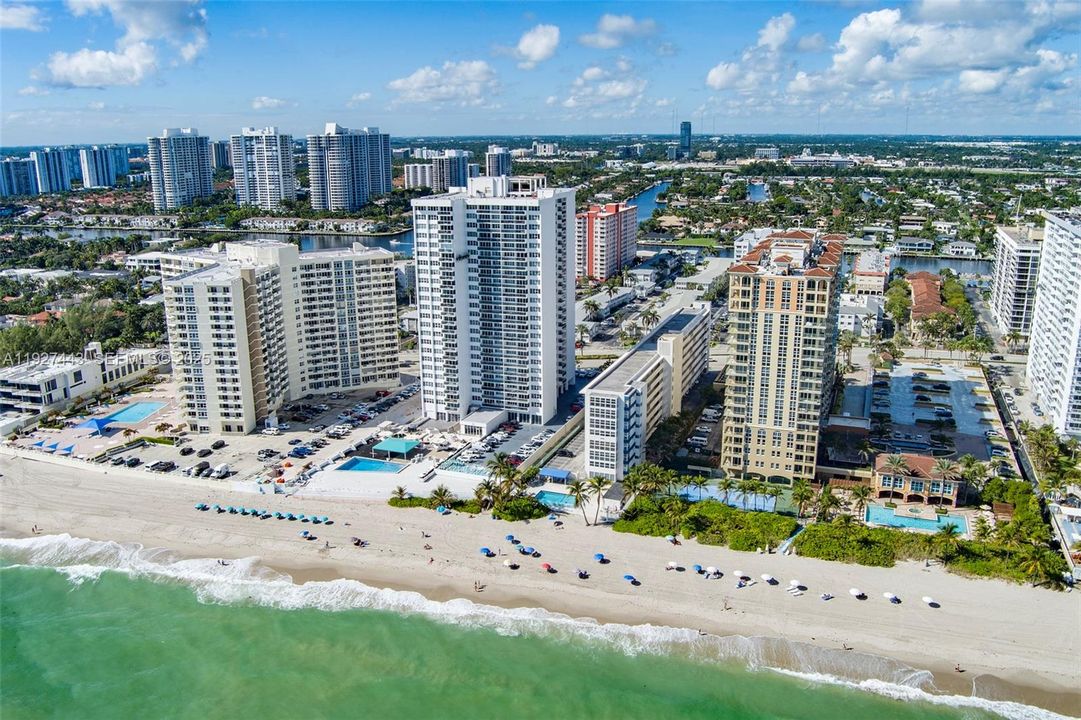 В аренду: $4,800 (2 спален, 2 ванн, 1100 Квадратных фут)