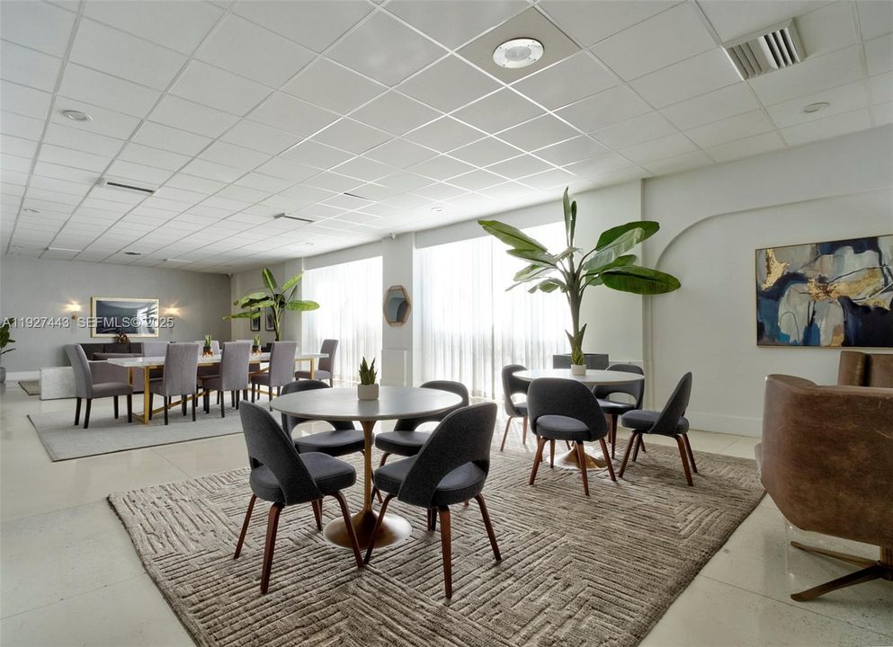 В аренду: $4,800 (2 спален, 2 ванн, 1100 Квадратных фут)