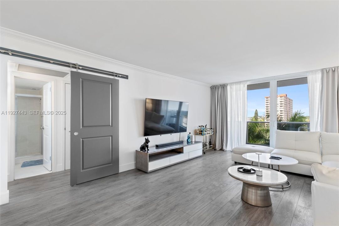 В аренду: $4,800 (2 спален, 2 ванн, 1100 Квадратных фут)