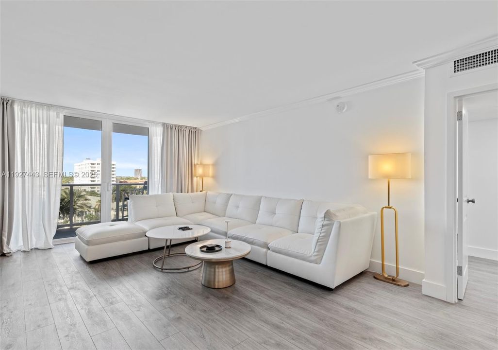 В аренду: $4,800 (2 спален, 2 ванн, 1100 Квадратных фут)