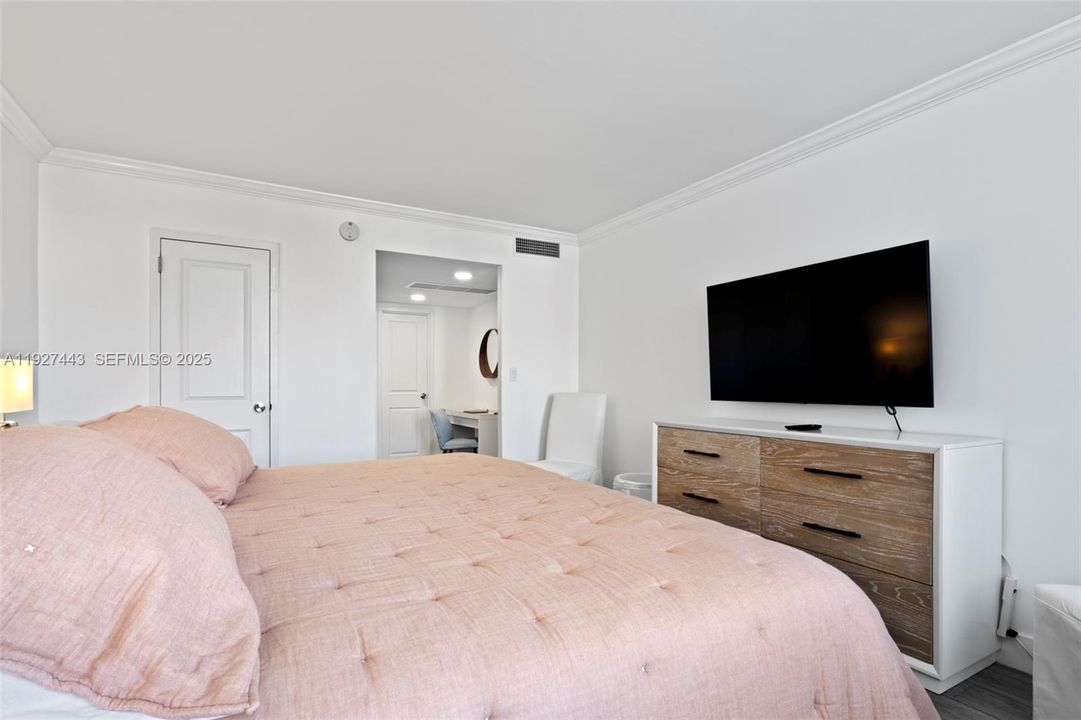 В аренду: $4,800 (2 спален, 2 ванн, 1100 Квадратных фут)