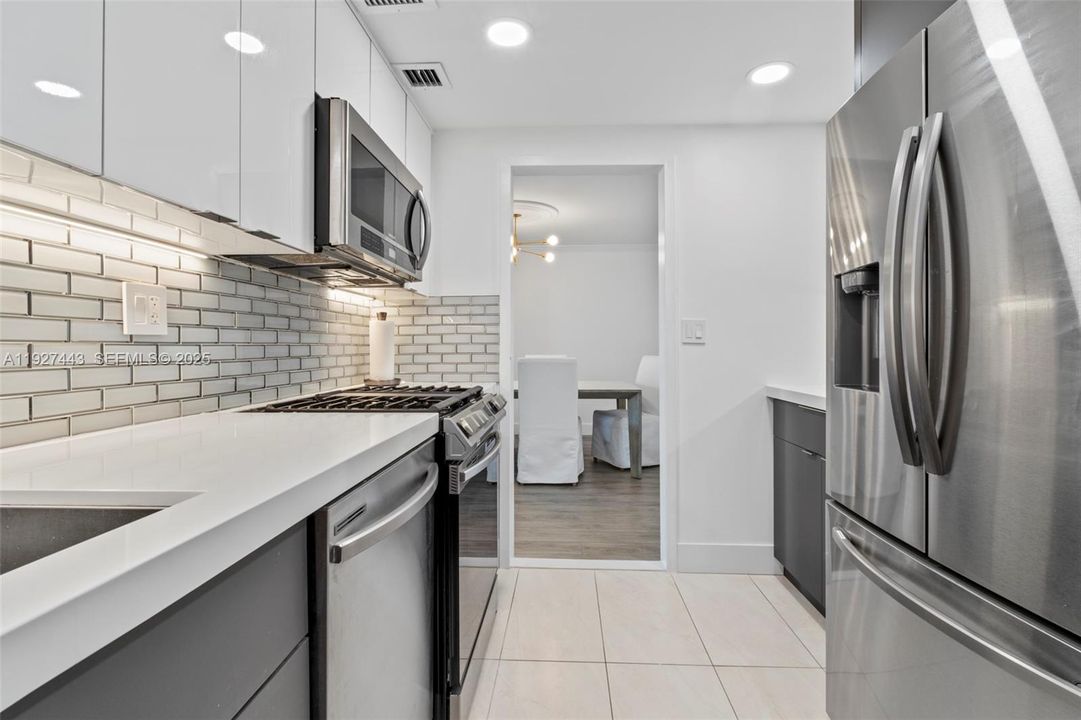 В аренду: $4,800 (2 спален, 2 ванн, 1100 Квадратных фут)