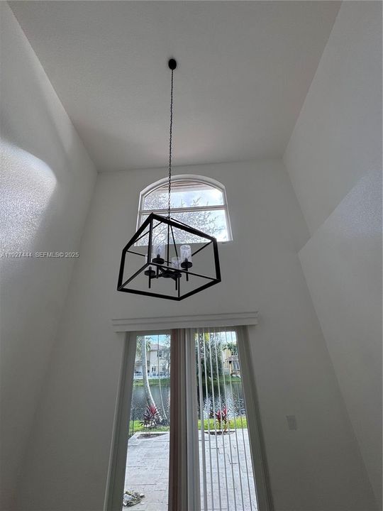 En Renta: $3,950 (3 camas, 2 baños, 2404 Pies cuadrados)