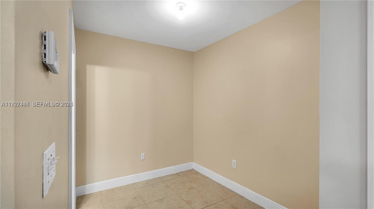 В аренду: $2,300 (1 спален, 1 ванн, 793 Квадратных фут)