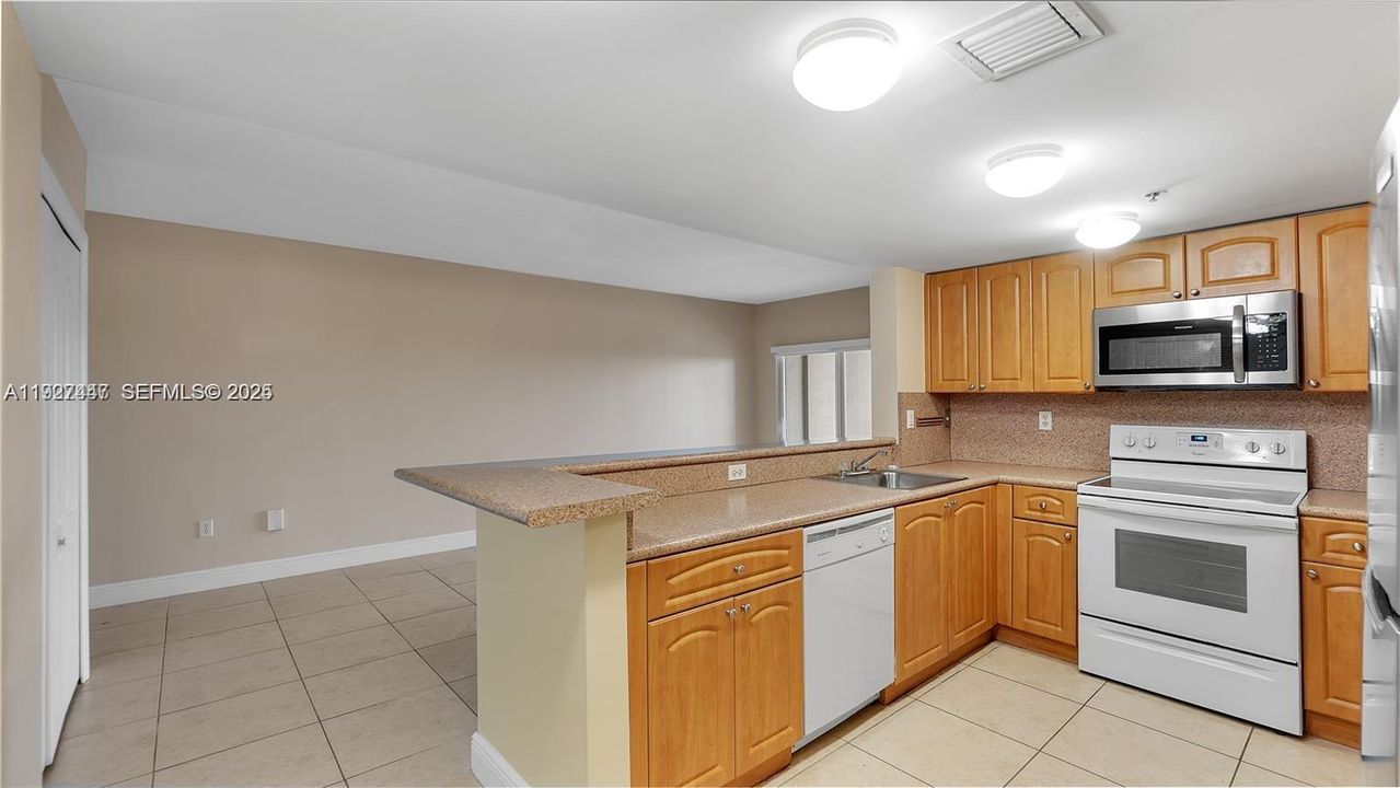 В аренду: $2,300 (1 спален, 1 ванн, 793 Квадратных фут)