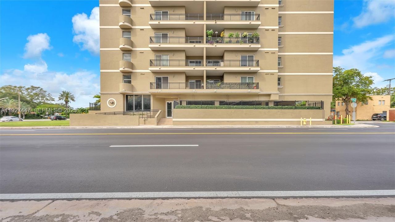 В аренду: $2,300 (1 спален, 1 ванн, 793 Квадратных фут)