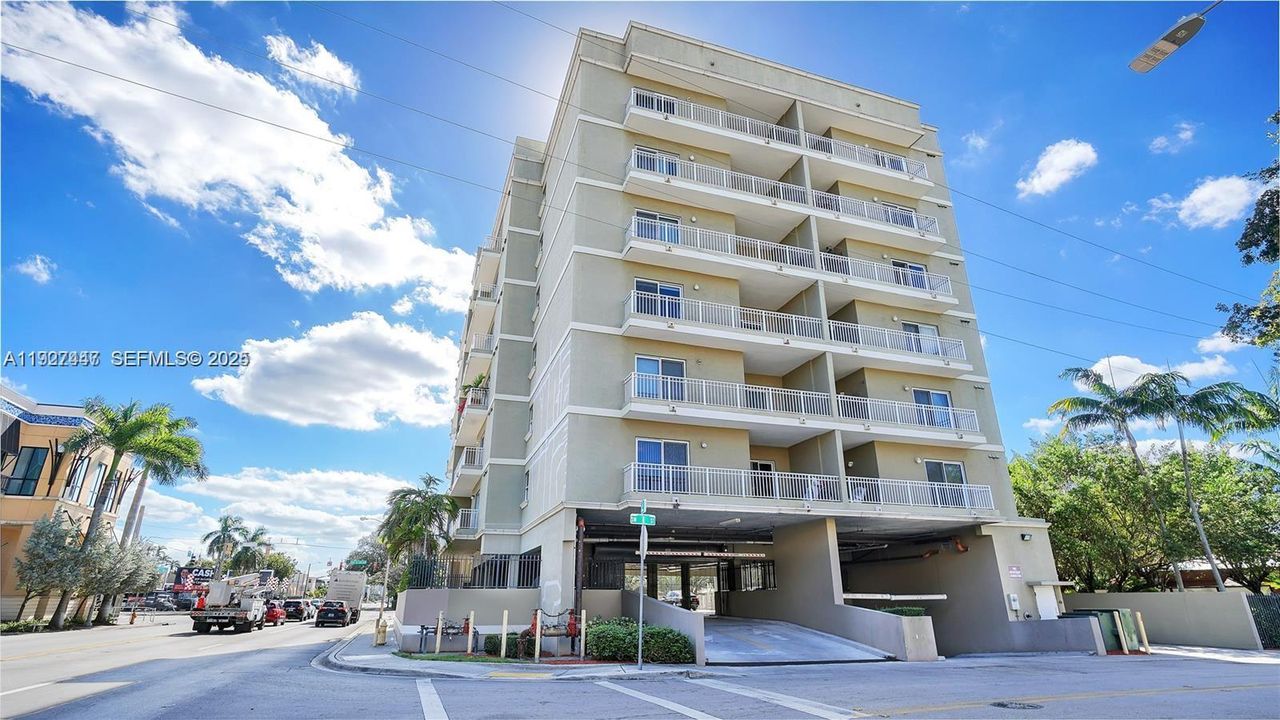 В аренду: $2,300 (1 спален, 1 ванн, 793 Квадратных фут)