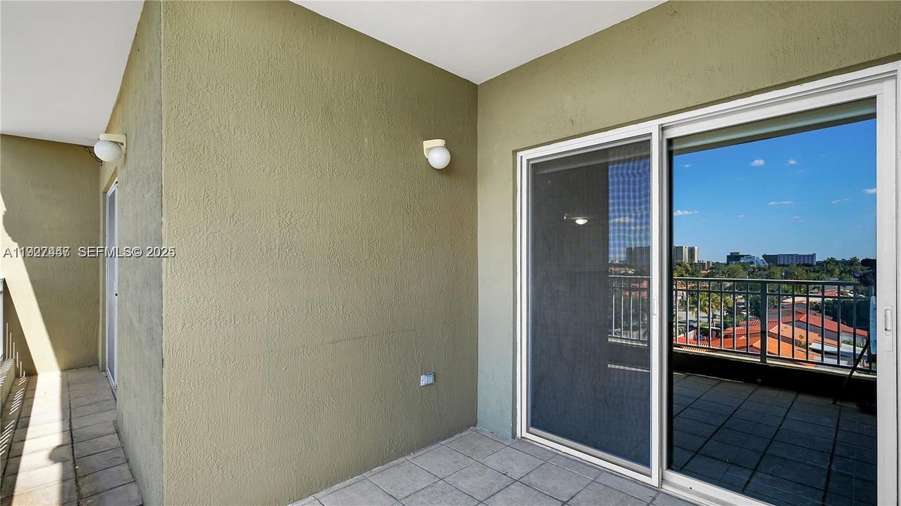 В аренду: $2,300 (1 спален, 1 ванн, 793 Квадратных фут)