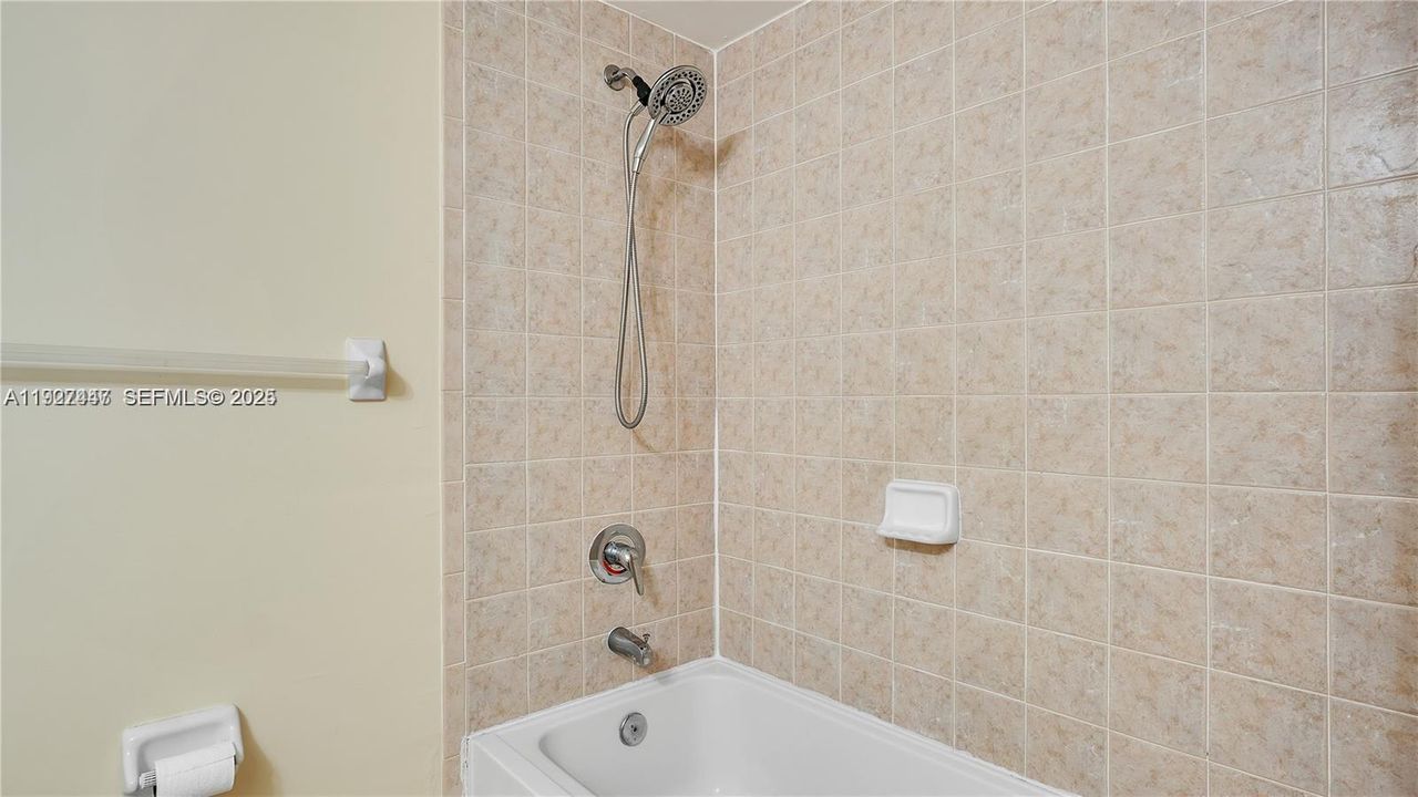 В аренду: $2,300 (1 спален, 1 ванн, 793 Квадратных фут)