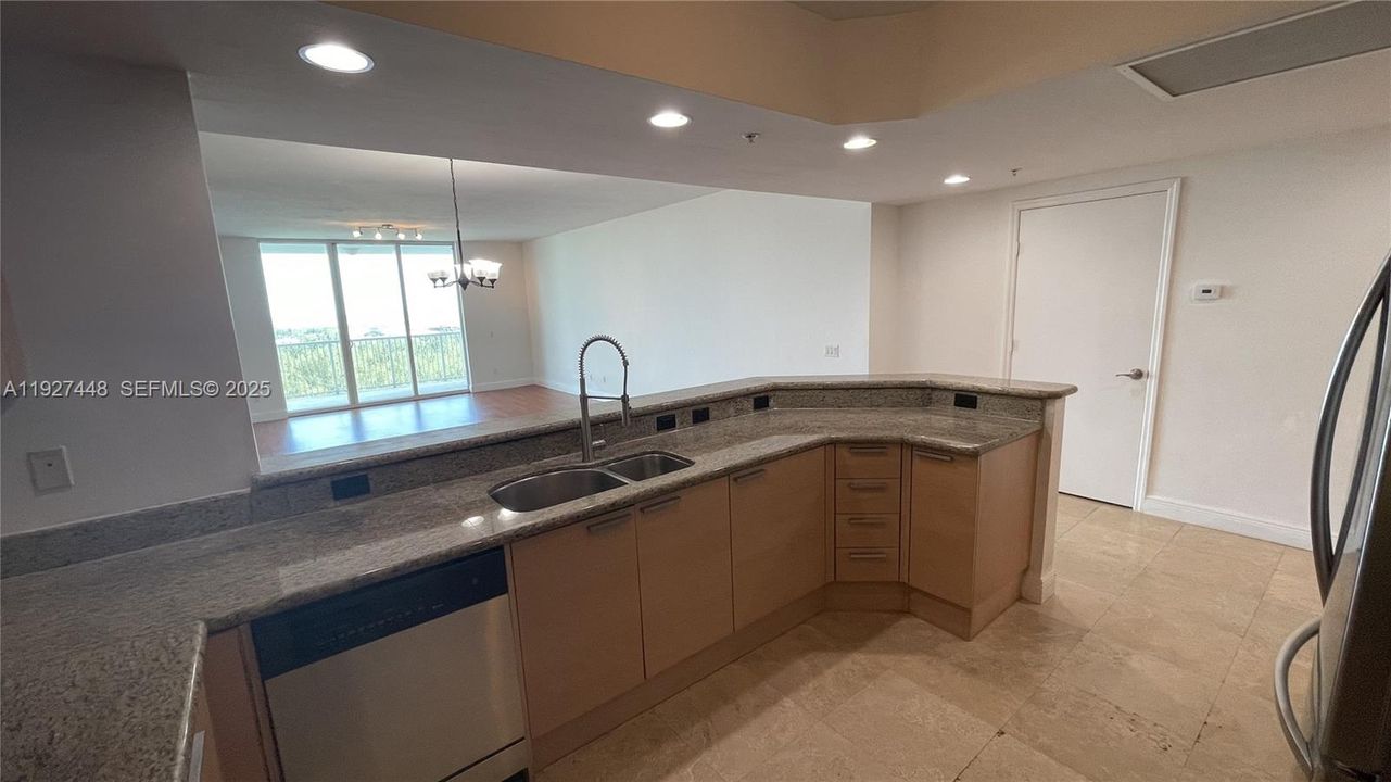 For Rent: $4,400 (3 beds, 3 baths, 2048 Square Feet)