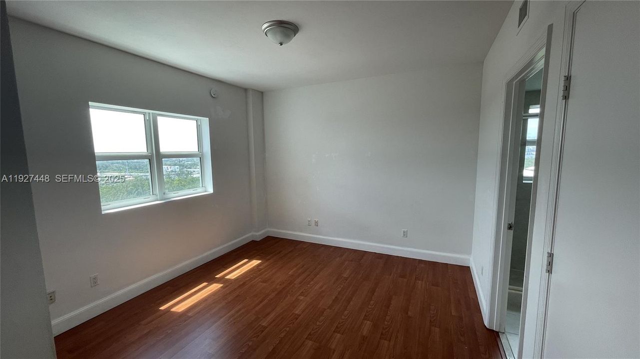 For Rent: $4,400 (3 beds, 3 baths, 2048 Square Feet)