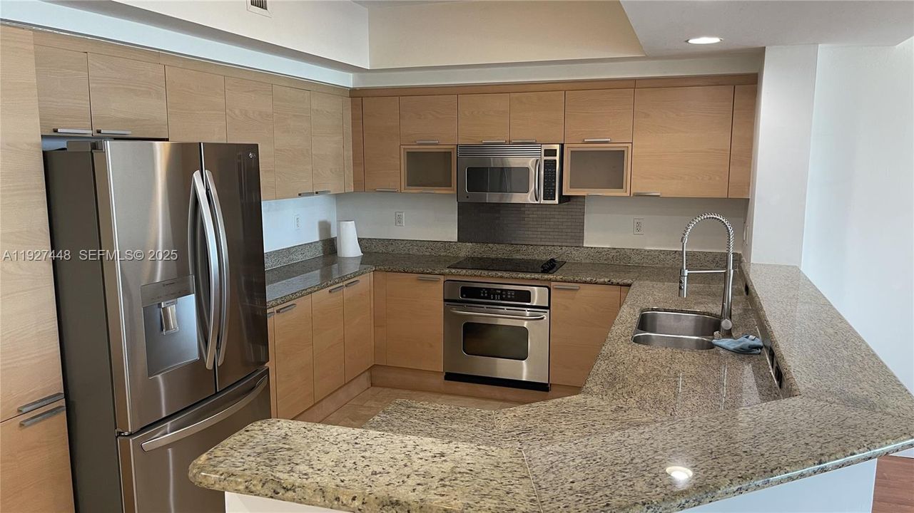 For Rent: $4,400 (3 beds, 3 baths, 2048 Square Feet)