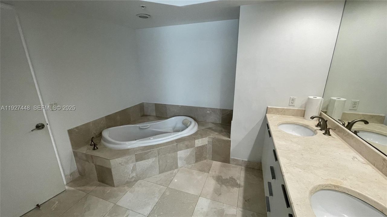 For Rent: $4,400 (3 beds, 3 baths, 2048 Square Feet)