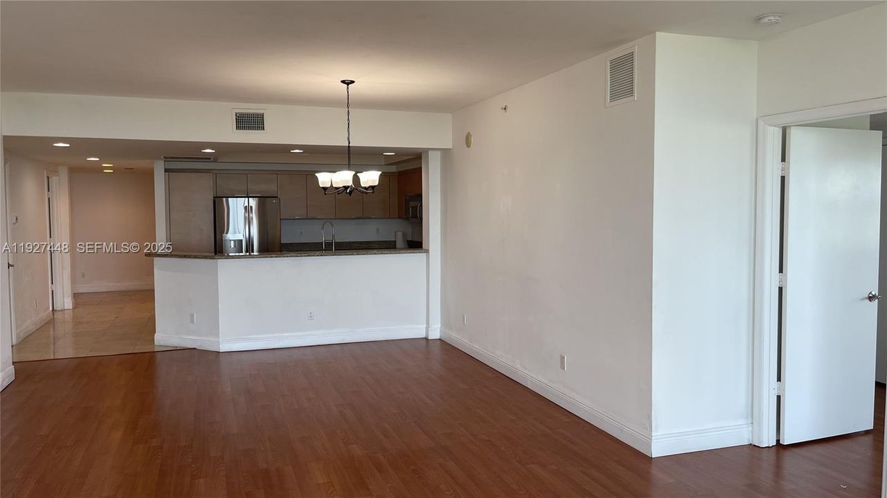 For Rent: $4,400 (3 beds, 3 baths, 2048 Square Feet)