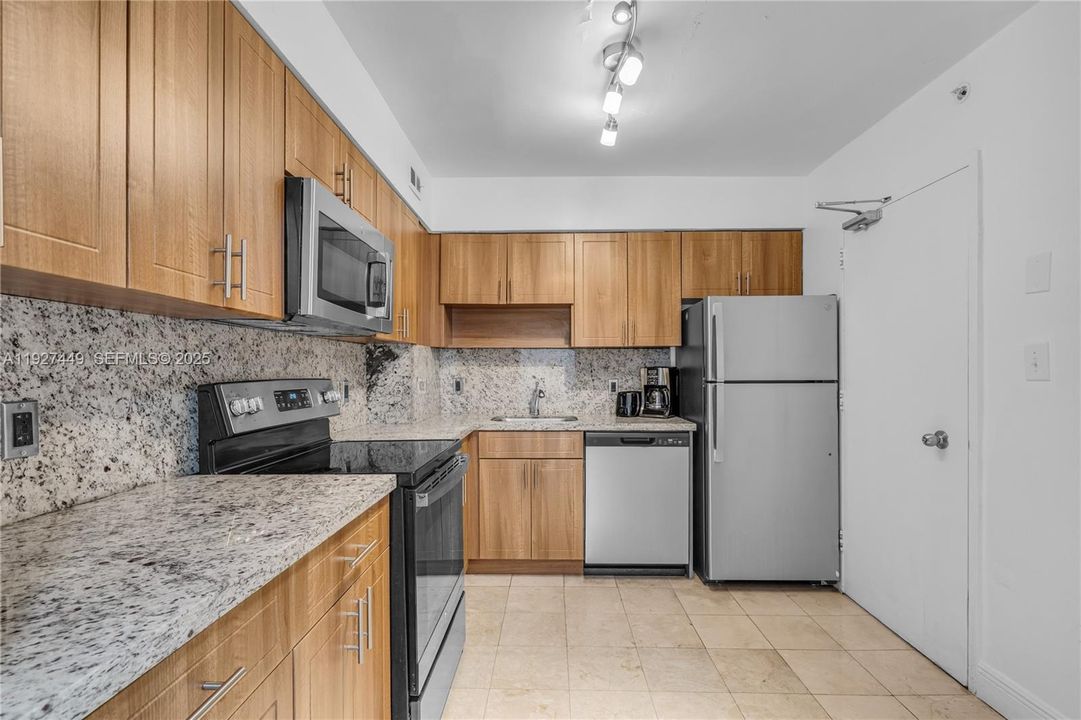 For Rent: $3,700 (2 beds, 2 baths, 1517 Square Feet)