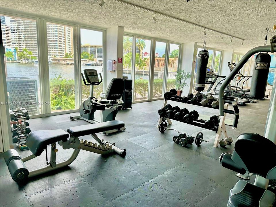 出租: $3,200 (3 贝兹, 2 浴室, 1379 平方英尺)