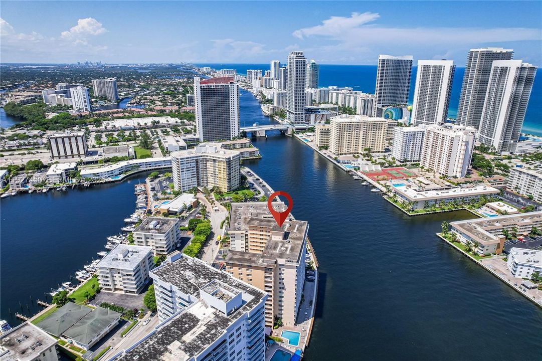 出租: $3,200 (3 贝兹, 2 浴室, 1379 平方英尺)