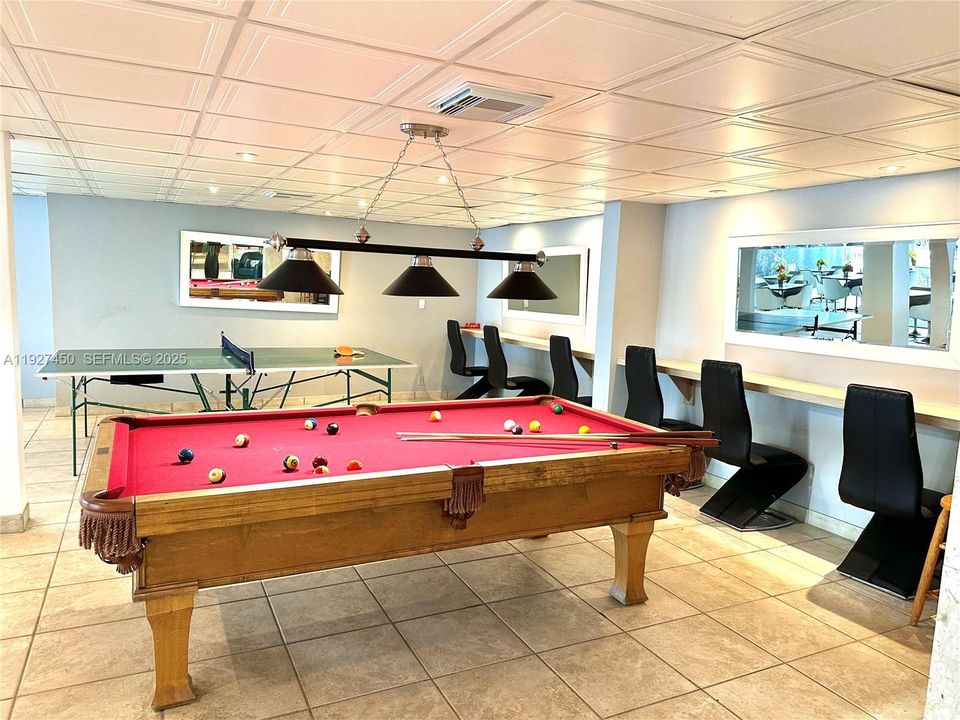 出租: $3,200 (3 贝兹, 2 浴室, 1379 平方英尺)